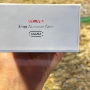 Apple Watch series 4 silver aluminum case 44 mm -GPS & Cell. Good Condition
